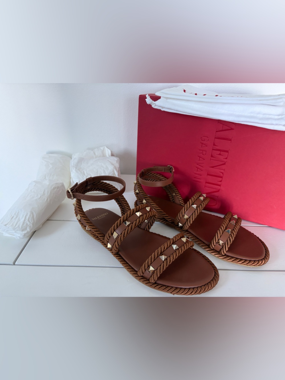 NIB VALENTINO GARAVANI
Rockstud Torchon rope-trimmed leather sandals size 36